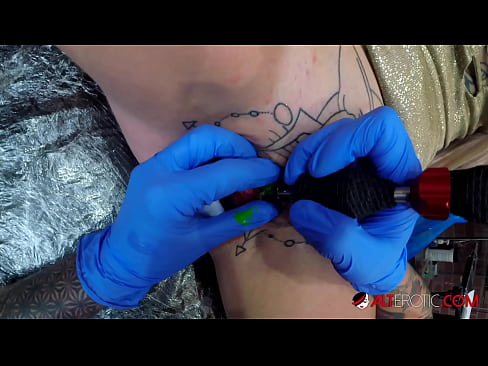 ❤️ Ekstrèmman tatoue hottie Sully Savage te fè yon tatoo sou klitoris li ️ Sèks bon jan kalite nan ht.fullpornercom.ru ️❤