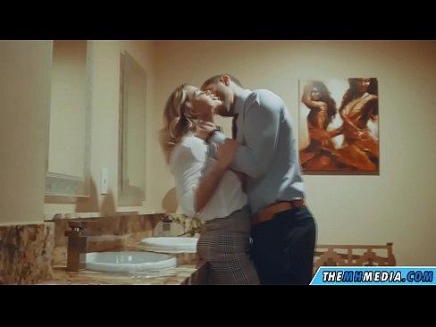 ❤️ Lè yon blond bèl sedui ou nan yon twalèt piblik ️ Sèks bon jan kalite nan ht.fullpornercom.ru ️❤